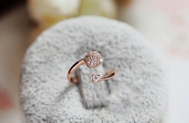 Cubic Zirconia Finger ring